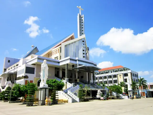 Tour Đi Nhà Thờ Cha Diệp