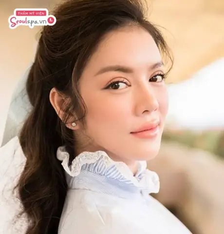Tướng Chân Mày Hình Cánh Cung Nhẹ