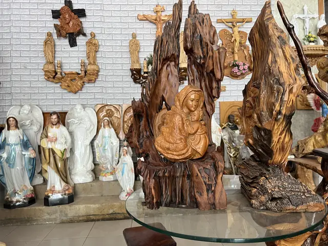 Tượng Chúa Giêsu Bằng Gỗ
