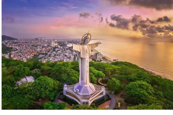 Tượng Chúa Giêsu Kito Vua