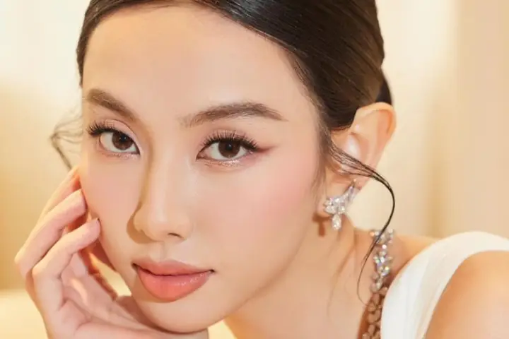 Tướng Lông Mày Cao Hơn Tai