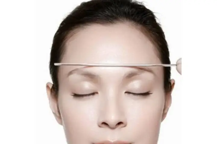 Tướng Lông Mày Lệch