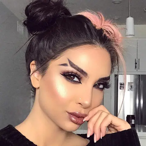 Tướng Lông Mày Nam Đuôi Hất