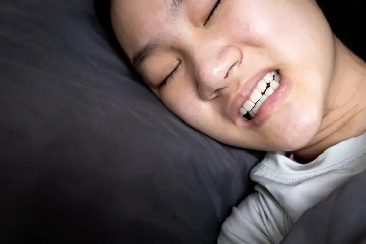 Tướng Mặt Bên To Bên Nhỏ