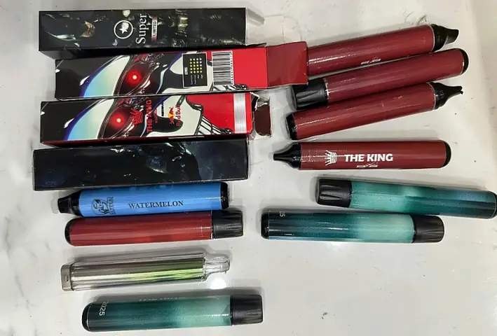 Tướng Mắt Có Son Đỏ Ở Lòng Trắng Tướng Mắt Có Son Đỏ Ở Lòng Trắng