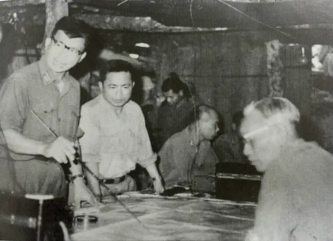 Tướng Mặt Kim Tử Long