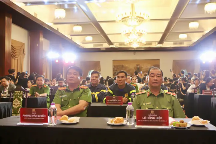 Tướng Mắt Thực Tế
