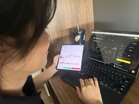 Tướng Số Hai Bàn Tay Trắng Một Đống Nợ Tướng Số Hai Bàn Tay Trắng Một Đống Nợ