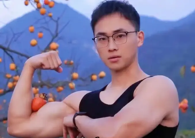Tướng Số Hai Bàn Tay Trắng Núi Nợ Tướng Số Hai Bàn Tay Trắng Núi Nợ