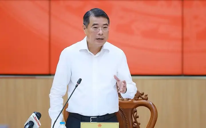 Tướng Số Hai Bàn Tay Trắng Rong Chơi