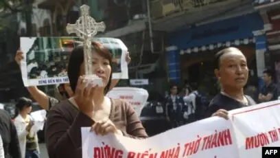 Vụ Tranh Chấp Đất Đai Ở Nhà Thờ Thái Hà Vụ Tranh Chấp Đất Đai Ở Nhà Thờ Thái Hà