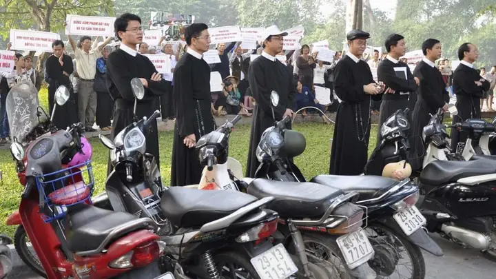 Vụ Tranh Chấp Đất Đai Ở Nhà Thờ Thái Hà Vụ Tranh Chấp Đất Đai Ở Nhà Thờ Thái Hà