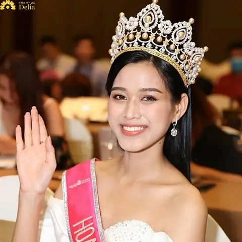 Xem Tướng Cằm Chẻ Phụ Nữ Xem Tướng Cằm Chẻ Phụ Nữ