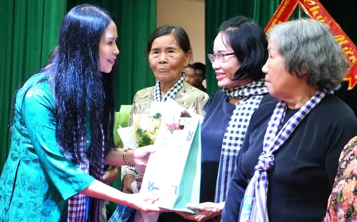 Xem Tướng Mặt Phụ Nữ Phat Ra Anh Do