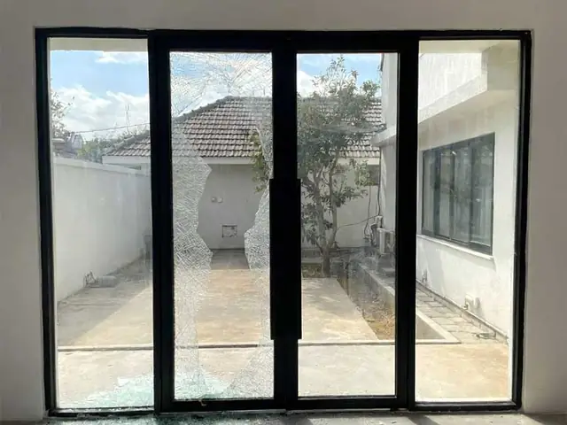 Cửa Kính Vỡ La Điềm Gì