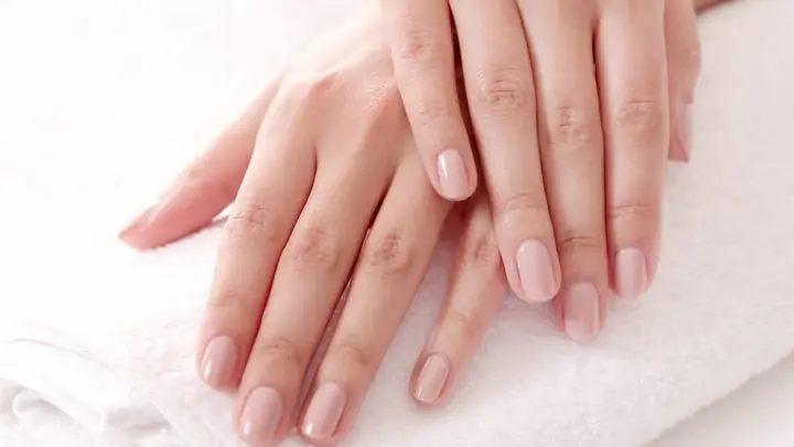 Giải Mã Giấc Mơ Bị Gãy Móng Tay