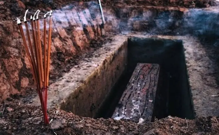 Giải Mã Giấc Mơ Thấy Đi Bốc Mộ Giải Mã Giấc Mơ Thấy Đi Bốc Mộ