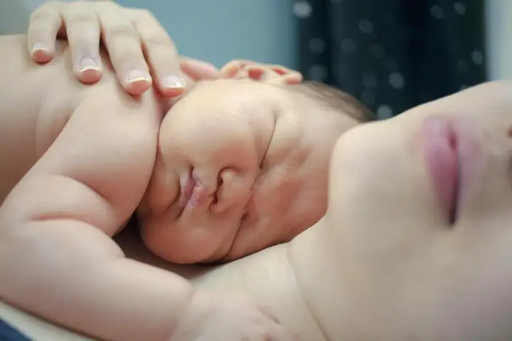 Giải Mã Giấc Mơ Thấy Sinh Con Gái