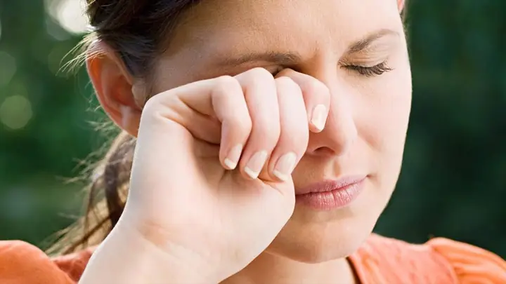 Mắt Giật Điềm Báo Boiuhm
