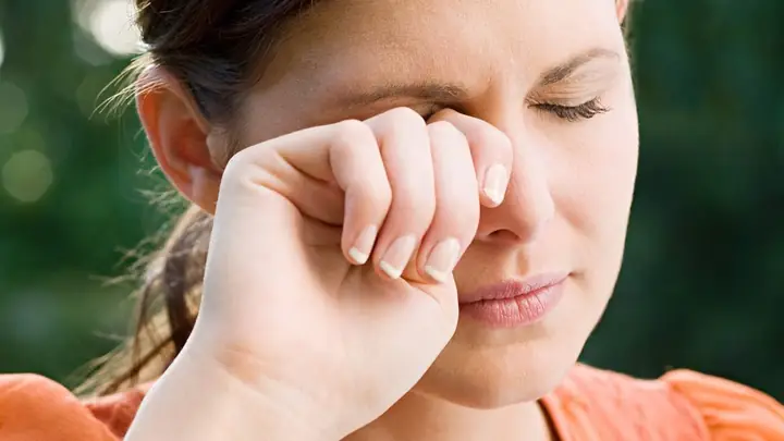 Mắt Giật Điềm Báo Boiuhm