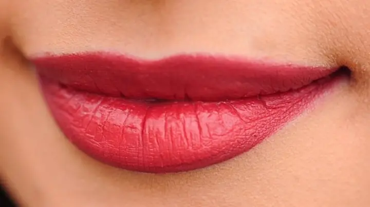 Miệng Bị Giật Là Điềm Gì