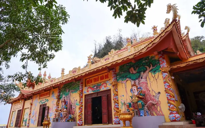 Mơ Thấy Leo Lên Nóc Nhà Đánh Con Gì