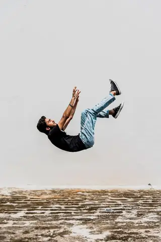 Mơ Thấy Mình Nhảy Từ Trên Cao Xuống