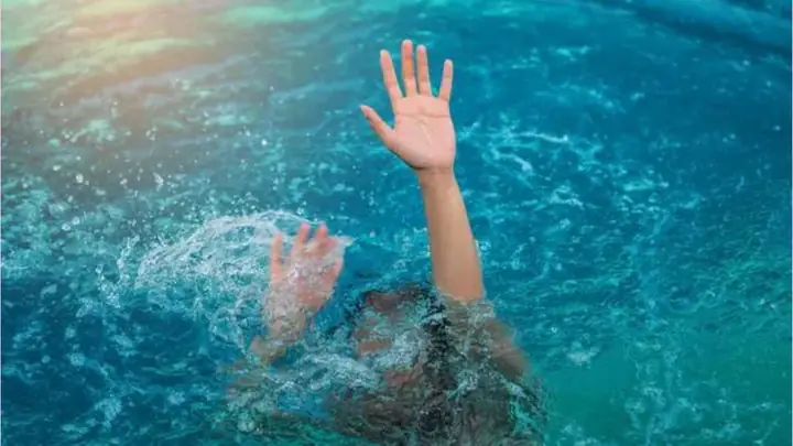 Mơ Thấy Người Chết Đuối Sống Lại Đánh Con Gì