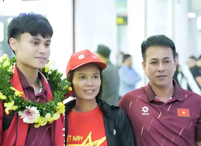 Mơ Thấy Người Lạ Treo Cổ Đánh Con Gì