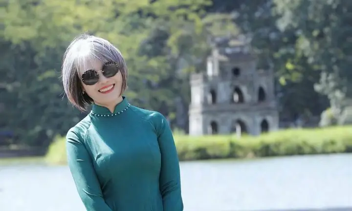 Mơ Thấy Nhổ Tóc Bạc Cho Người Khác