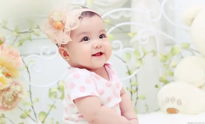 Nằm Mơ Thấy Bé Gái Cười Với Mình