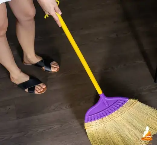 Nằm Mơ Thấy Cầm Chổi Quét Nhà Đánh Số Gì