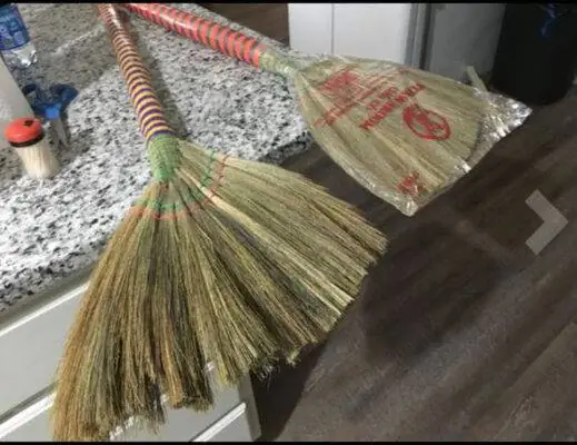 Nằm Mơ Thấy Cầm Chổi Quét Nhà Đánh Số Gì