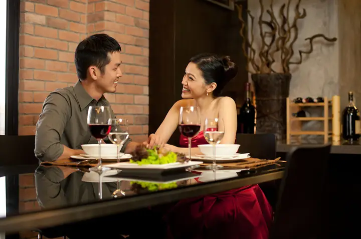 Nằm Mơ Thấy Chồng Ngoại Tình Trước Mặt Mình