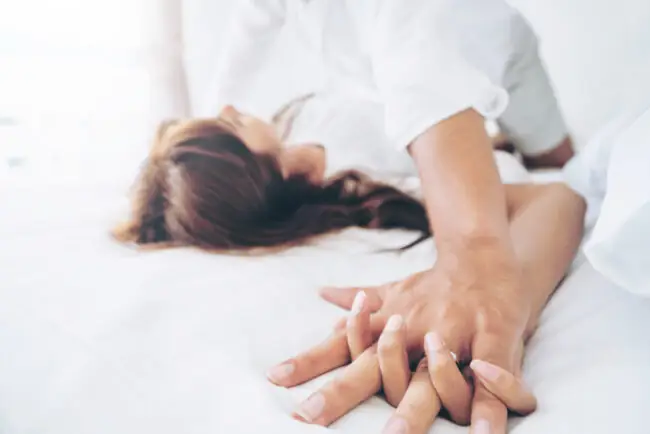 Nằm Mơ Thấy Đang Quan Hệ Với Chồng