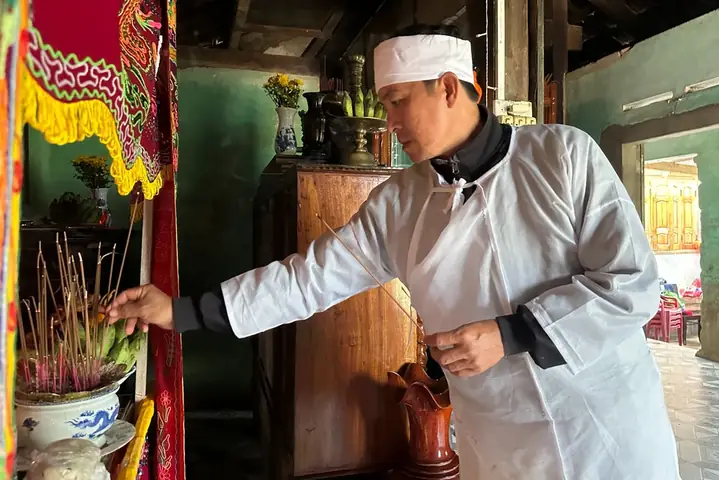 Nằm Mơ Thấy Đi Thắp Hương Cho Người Chết