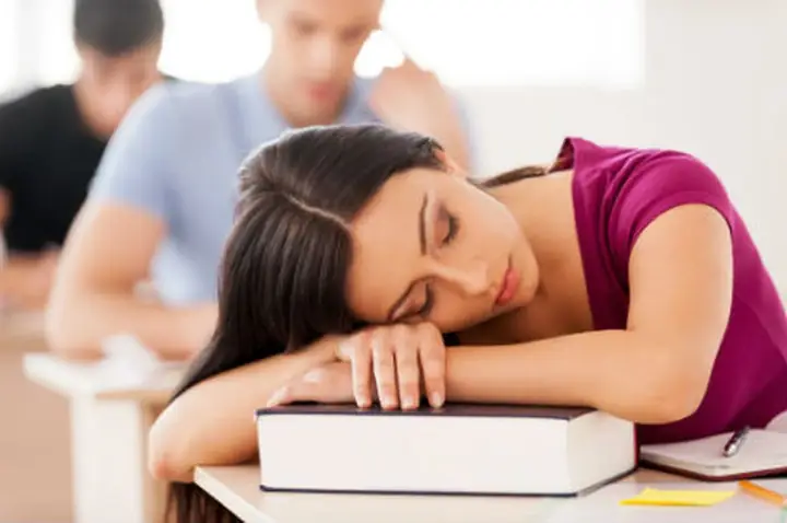 Nằm Mơ Thấy Đi Thi Không Làm Được Bài