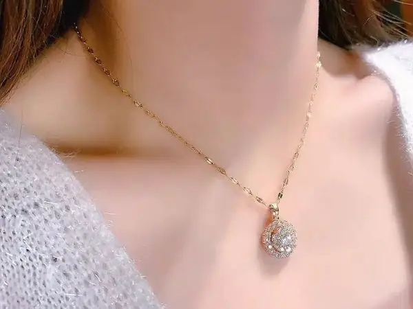 Nằm Mơ Thấy Mình Đeo Dây Chuyền Vàng