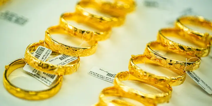 Nằm Mơ Thấy Mình Đeo Dây Chuyền Vàng