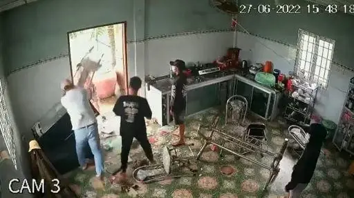 Nằm Mơ Thấy Người Khác Đập Phá Nhà Mình