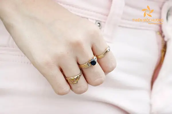 Nằm Mơ Thấy Người Khác Đeo Dây Chuyền Vàng Nằm Mơ Thấy Người Khác Đeo Dây Chuyền Vàng