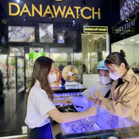Nằm Mơ Thấy Người Khác Đeo Dây Chuyền Vàng Nằm Mơ Thấy Người Khác Đeo Dây Chuyền Vàng