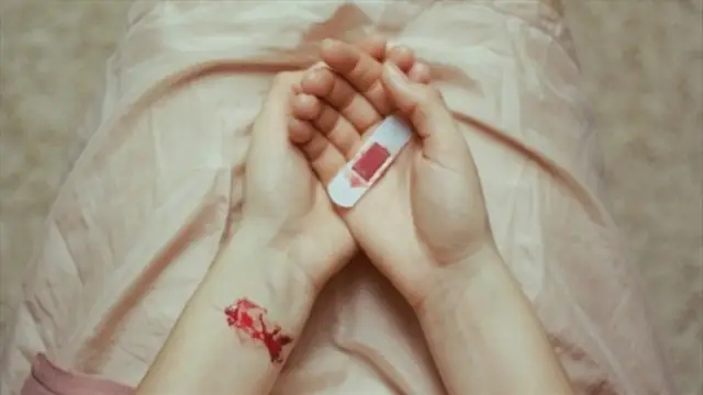 Nằm Mơ Thấy Người Khác Đứt Tay Chảy Máu