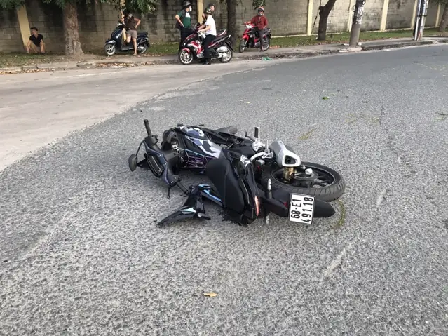 Nằm Mơ Thấy Người Khác Rơi Từ Trên Cao Xuống Nằm Mơ Thấy Người Khác Rơi Từ Trên Cao Xuống