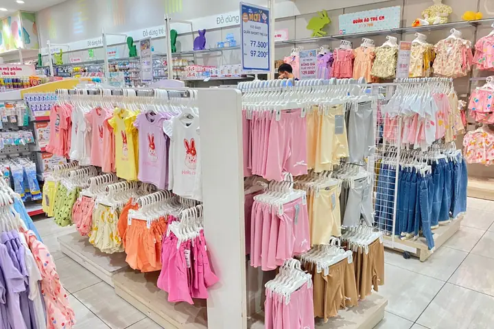 Nằm Mơ Thấy Người Ta Cho Quần Áo