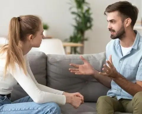 Nằm Mơ Thấy Nói Chuyện Với Người Quen