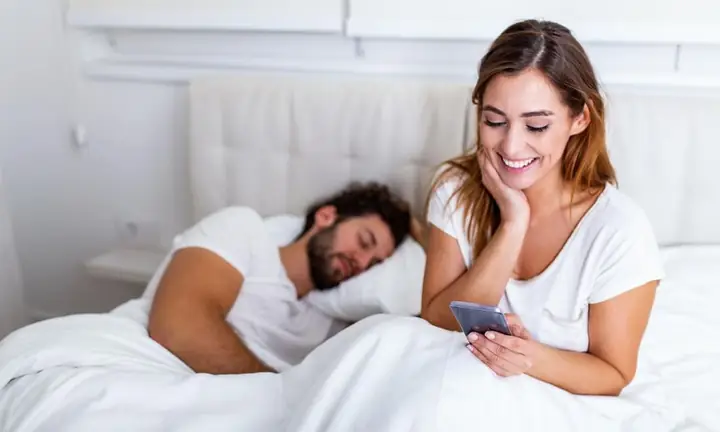 Nằm Mơ Thấy Vợ Ngoại Tình Với Bạn Thân