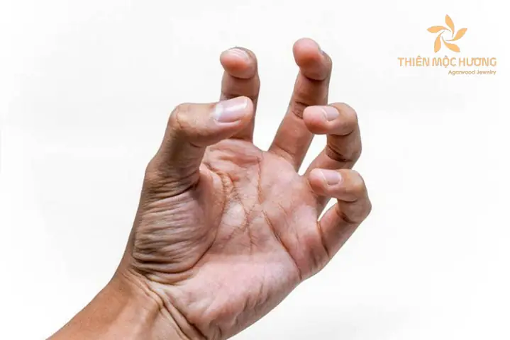 Ngón Tay Trỏ Bị Giật Là Điềm Gì