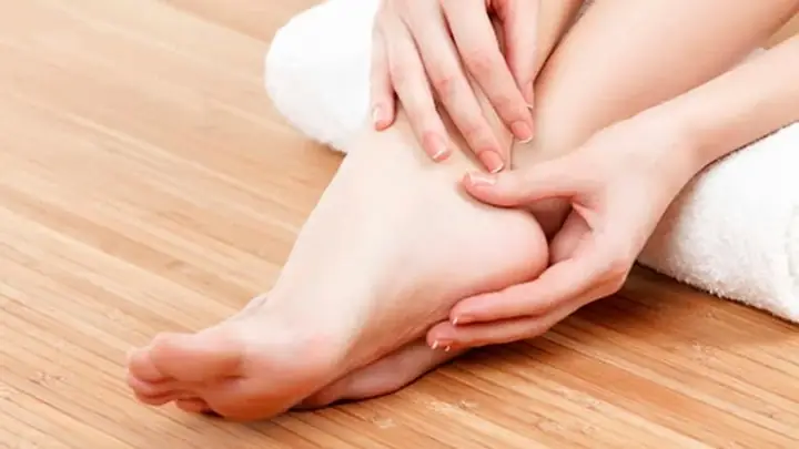 Ngứa Gót Chân Phải Là Điềm Gì