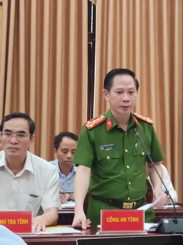 Sâu Bu Vào Áo Điềm Báo Gi